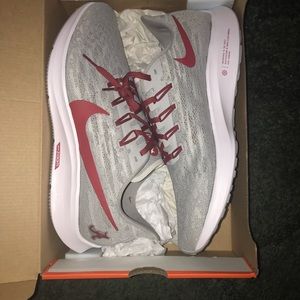 Men’s Nike Alabama logo Pegasus size 11 $130 firm.